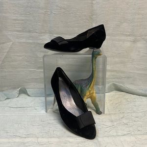 Naturalizer Black Velvet Bowed Almond Toe Vintage Wedges | 7.5 M